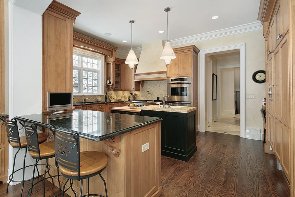 g-shaped kitchen in luxury style
