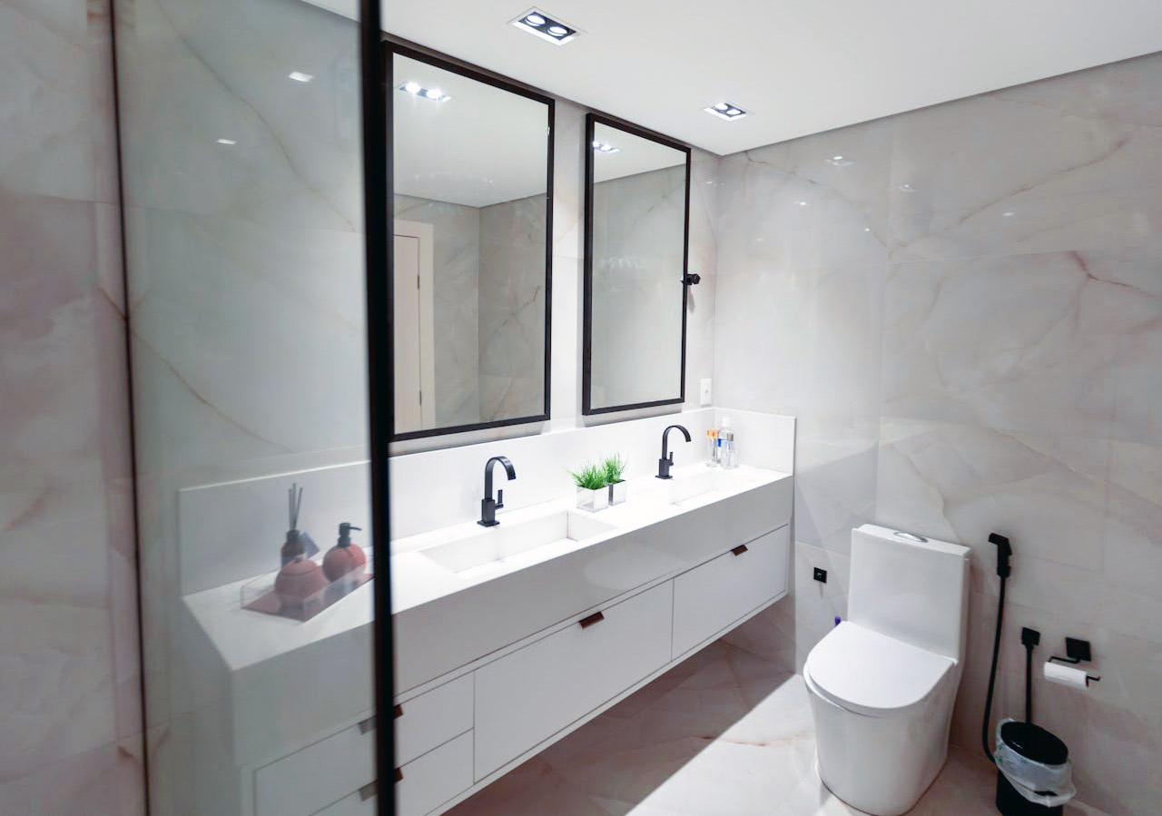 clear bathroom zoning, shower glass divider, vanity and mirror with ergonomic height