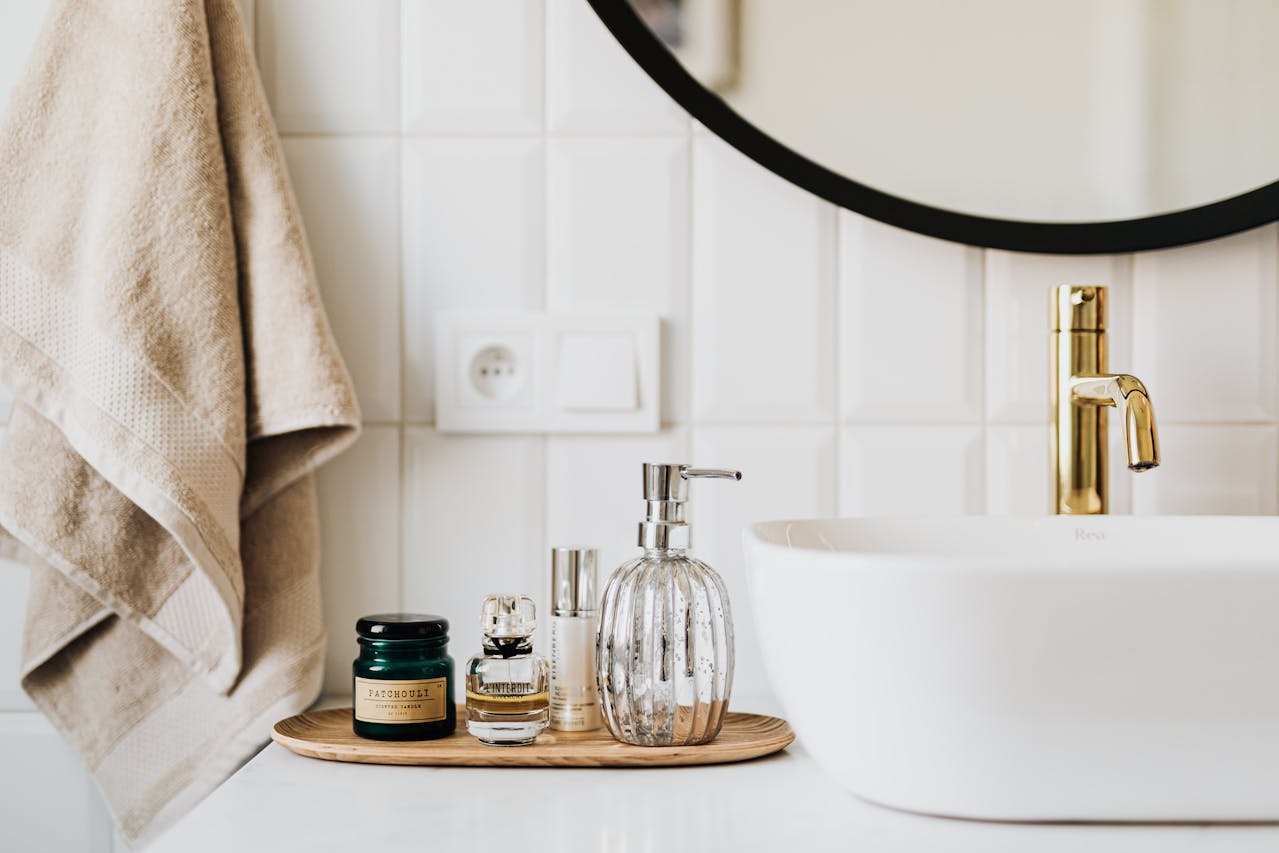 ergonomic-height bathroom vanity dry zone