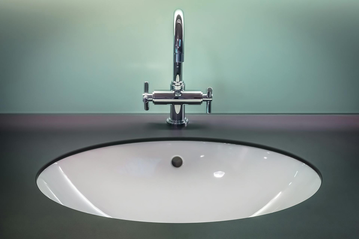 undermount sink with a single hole faucet, minimal bathroom aesthetic