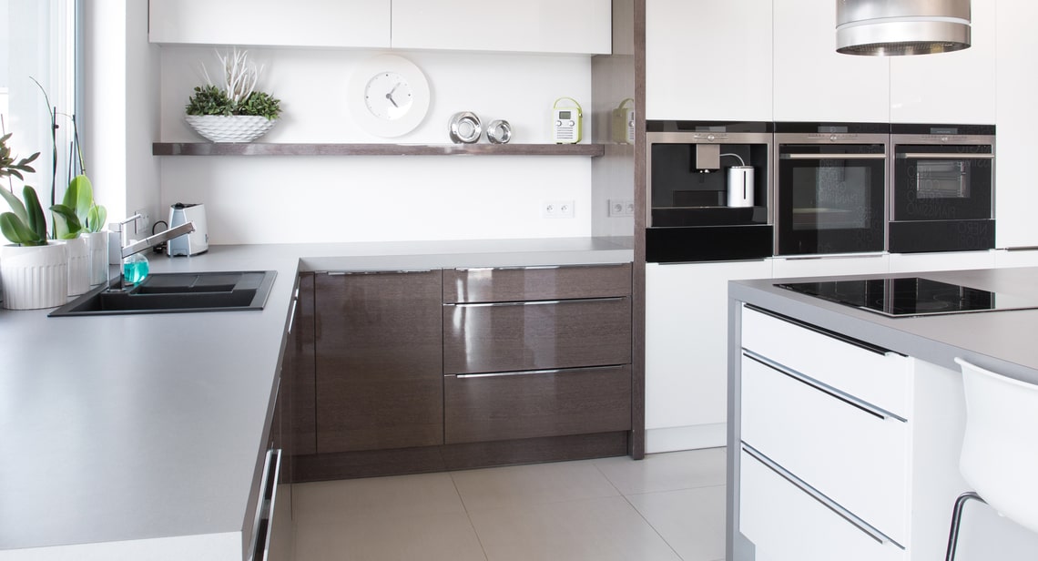kitchen sleek design with perfect work triangle