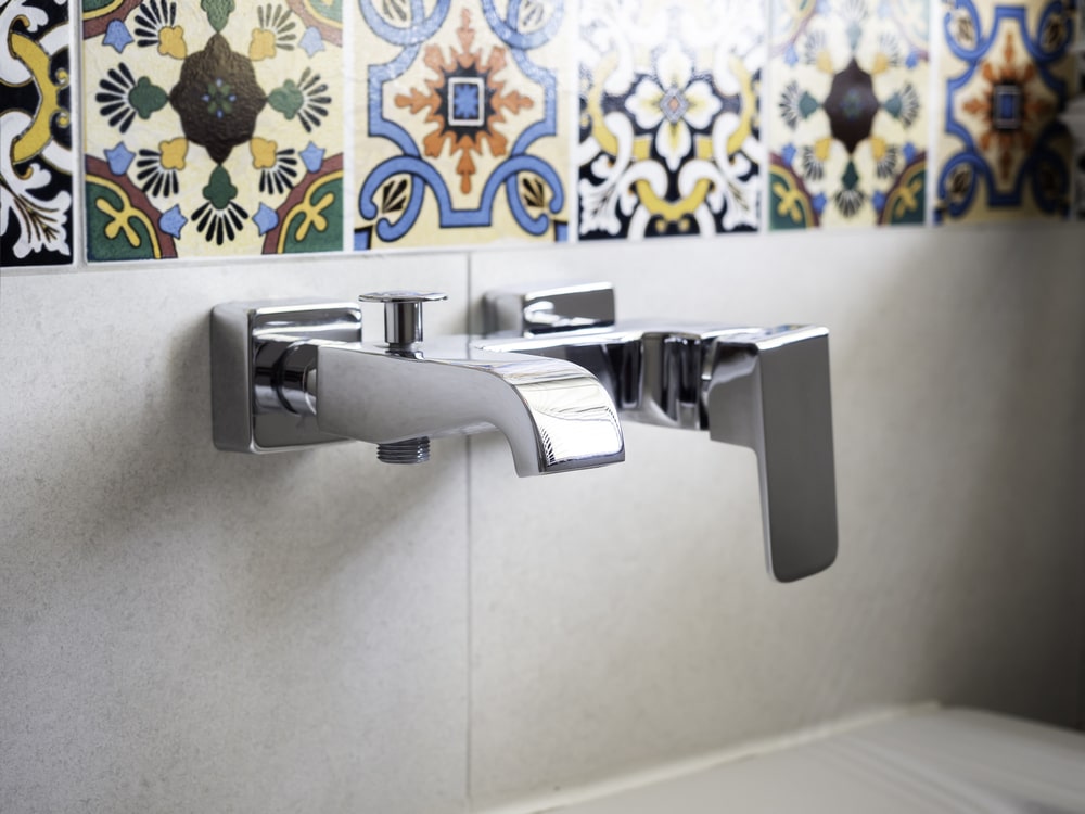 bathtub quality faucet with water-saving features