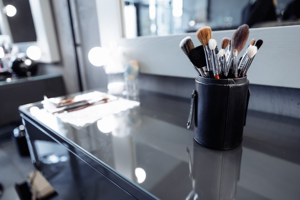 How to store makeup in the bathroom