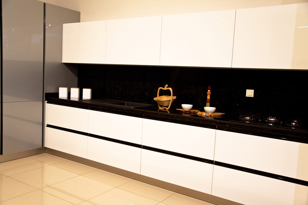 Two-tone kitchen cabinets black and white