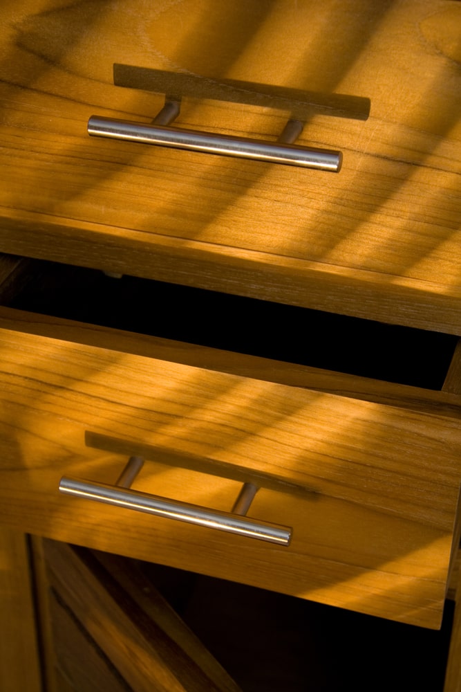 drawer with tubular pull handle