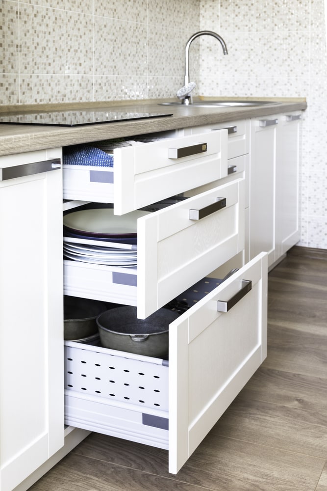 kitchen drawers with flat bar pulls