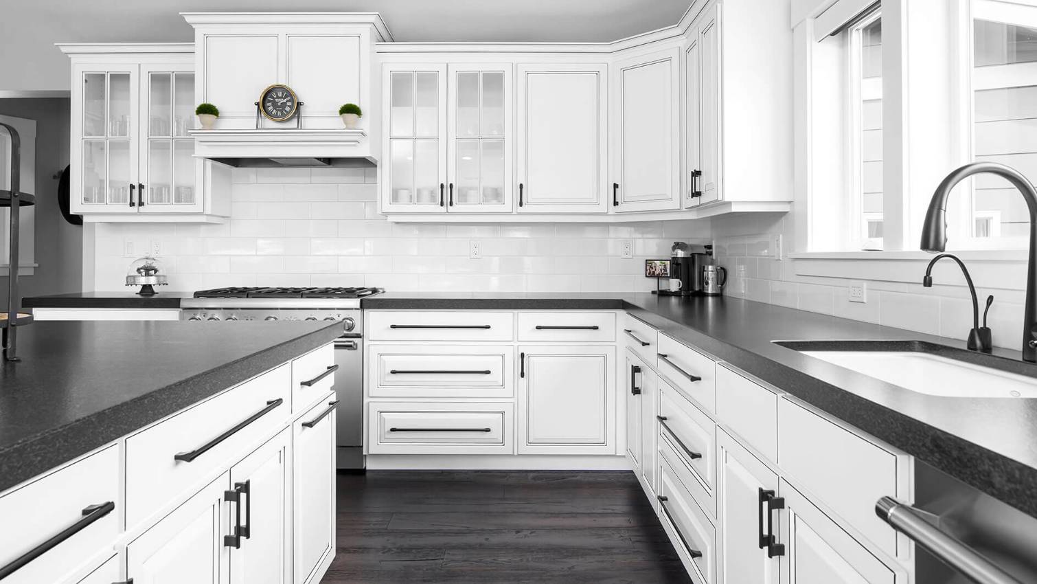 Kitchen backsplash ideas for white cabinets black countertops