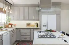 Black And White Kitchen Appliances, Best Color For Kitchen Cabinets With White Appliances