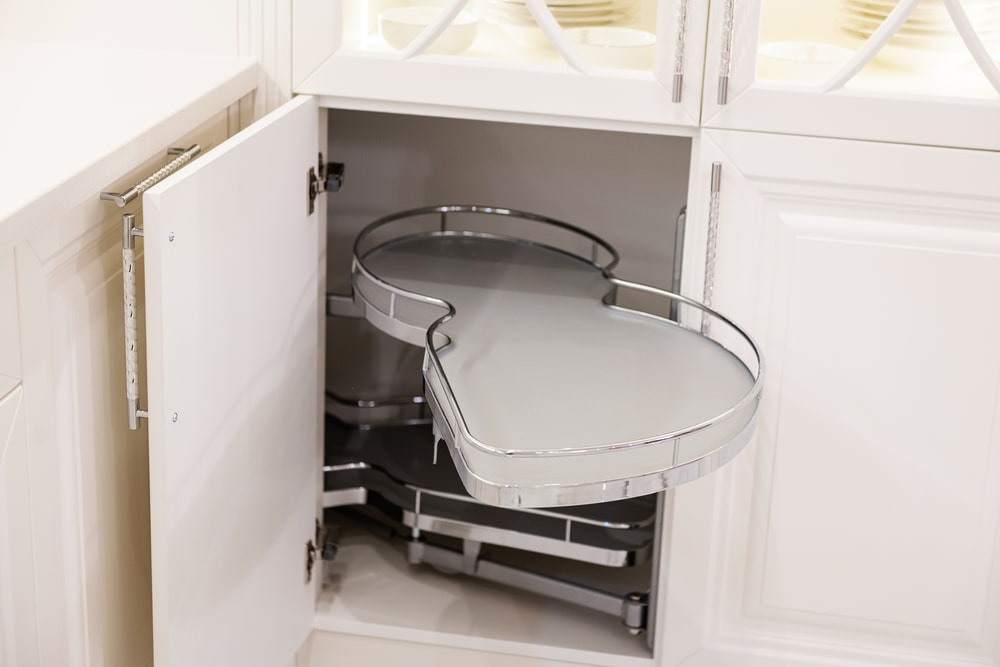 https://cut2size.ca/uploads/system_files/corner_pull_out_shelf_for_the_kitchen.webp